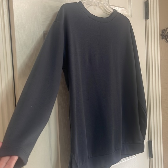 Very J size small top. Back is so cute.Used but really good condition. Dark gray - Picture 2 of 7